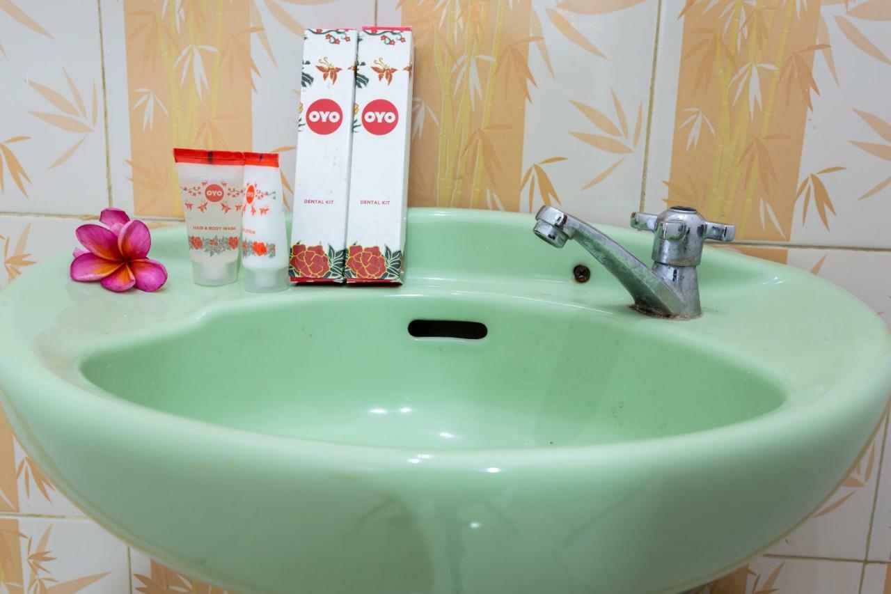Oyo 1323 Murni Homestay Мангсит Экстерьер фото